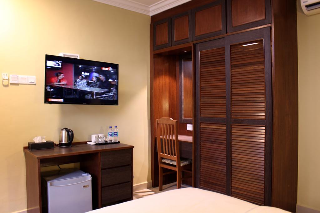 Kesuma Villa Parit Raja Exterior foto