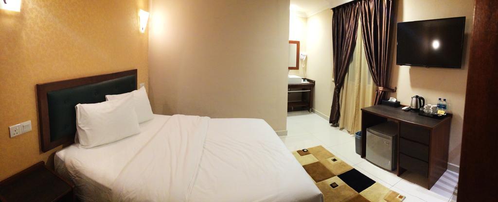 Kesuma Villa Parit Raja Exterior foto
